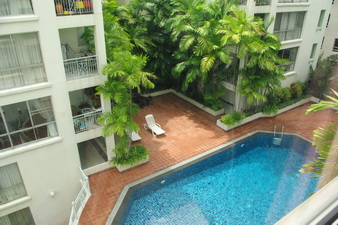 Condo for sale in Bangkok Sukhumvit residential area. 2 bedrooms 1 bathroom. Nicely furnished. Nice view. Ready to move in. Walk to Thonglor BTS.