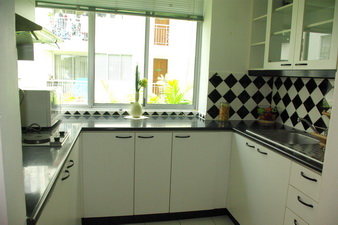 Condo for sale in Bangkok Sukhumvit residential area. 2 bedrooms 1 bathroom. Nicely furnished. Nice view. Ready to move in. Walk to Thonglor BTS.