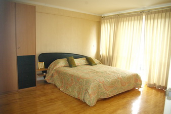 Condo for sale in Bangkok Sukhumvit residential area. 2 bedrooms 1 bathroom. Nicely furnished. Nice view. Ready to move in. Walk to Thonglor BTS.