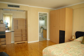 Condo for sale in Bangkok Sukhumvit residential area. 2 bedrooms 1 bathroom. Nicely furnished. Nice view. Ready to move in. Walk to Thonglor BTS.
