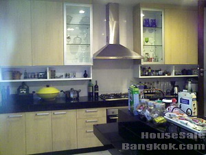 House for sale in Bangkok Sukhumvit close to Prompong BTS area. Peaceful location 115 sq.wa land plot.New  4 bedrooms in modern style with private pool.