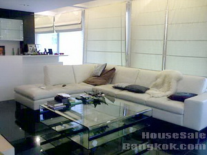 House for sale in Bangkok Sukhumvit close to Prompong BTS area. Peaceful location 115 sq.wa land plot.New  4 bedrooms in modern style with private pool.