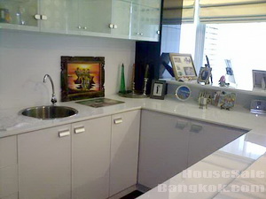 House for sale in Bangkok Sukhumvit close to Prompong BTS area. Peaceful location 115 sq.wa land plot.New  4 bedrooms in modern style with private pool.