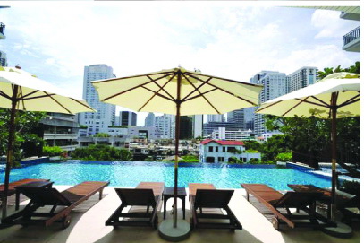 Sell with Tenants !!! 52 sq.m. Corner unit one bedroom condo for sale in Bangkok Sukhumvit 23. Fully furnished.