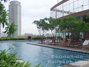 Condo for sale in Bangkok Sathorn area. with Private garden. 300 sq.m. 3 bedrooms furnished.