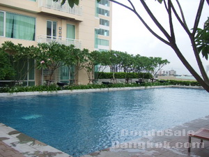 Condo for sale in Bangkok Sathorn area. with Private garden. 300 sq.m. 3 bedrooms furnished.