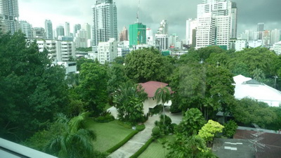 Condo for sale in Bangkok Sukhumvit area. The most popular area in Bangkok. 2 bedroom 62.86 sq.m. Tastefully furnished with premium furniture. Ready to move in.