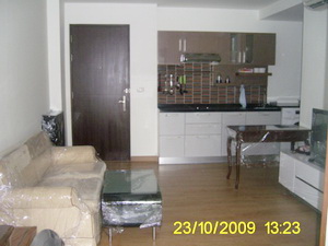 Condo for sale at Sukhumvit 42 close to Ekamai BTS. Fully furnished 1 bedroom 45 Sq,m. Easy access to many places.