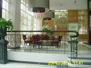 Condo for sale at Sukhumvit 42 close to Ekamai BTS. Fully furnished 1 bedroom 45 Sq,m. Easy access to many places.