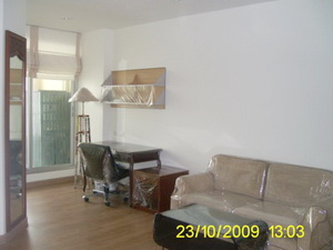 Condo for sale at Sukhumvit 42 close to Ekamai BTS. Fully furnished 1 bedroom 45 Sq,m. Easy access to many places.