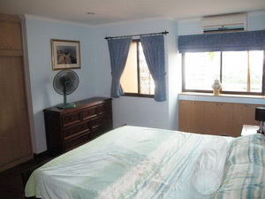 Expat. moving. Entirely renovated and tastefully furnished condo with HUGE BALCONY. Nice view 2 bedrooms and study 158 sq.m. Easy access to Thonglor BTS.