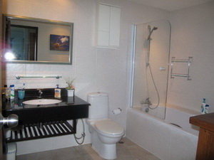 Expat. moving. Entirely renovated and tastefully furnished condo with HUGE BALCONY. Nice view 2 bedrooms and study 158 sq.m. Easy access to Thonglor BTS.