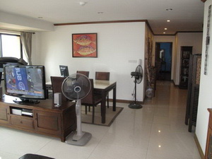 Expat. moving. Entirely renovated and tastefully furnished condo with HUGE BALCONY. Nice view 2 bedrooms and study 158 sq.m. Easy access to Thonglor BTS.