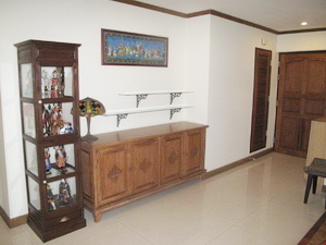 Expat. moving. Entirely renovated and tastefully furnished condo with HUGE BALCONY. Nice view 2 bedrooms and study 158 sq.m. Easy access to Thonglor BTS.