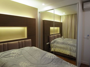 Tastefully furnished condo for sale in Sukhumvit 31 nice residential area. 89 sq.m. 2 bedrooms. Fully furnished. Easy access to Prompong BTS, Emporium, etc.