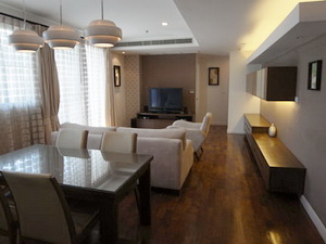 Tastefully furnished condo for sale in Sukhumvit 31 nice residential area. 89 sq.m. 2 bedrooms. Fully furnished. Easy access to Prompong BTS, Emporium, etc.