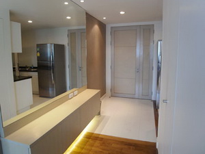 Tastefully furnished condo for sale in Sukhumvit 31 nice residential area. 89 sq.m. 2 bedrooms. Fully furnished. Easy access to Prompong BTS, Emporium, etc.