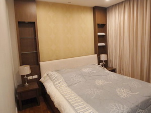 Tastefully furnished condo for sale in Sukhumvit 31 nice residential area. 89 sq.m. 2 bedrooms. Fully furnished. Easy access to Prompong BTS, Emporium, etc.