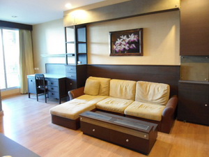 Urgent sale! Cheaper than market price. Luxury one bedroom fully furnished 42 sq.m. Walk to Ekamai BTS.