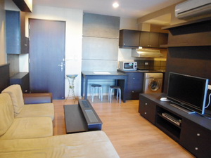 Urgent sale! Cheaper than market price. Luxury one bedroom fully furnished 42 sq.m. Walk to Ekamai BTS.