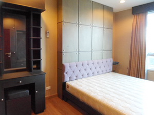 Urgent sale! Cheaper than market price. Luxury one bedroom fully furnished 42 sq.m. Walk to Ekamai BTS.