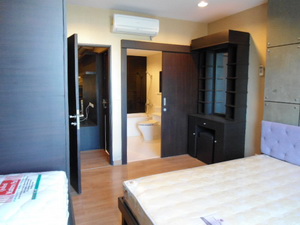 Urgent sale! Cheaper than market price. Luxury one bedroom fully furnished 42 sq.m. Walk to Ekamai BTS.