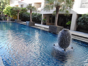 Expat moving! Nice modern condo for sale in Sukhumvit 39. Cute balcony with 3 bedrooms 137 sq.m. Resort style. Greenery & Peaceful.