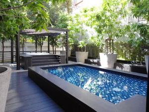 Expat moving! Nice modern condo for sale in Sukhumvit 39. Cute balcony with 3 bedrooms 137 sq.m. Resort style. Greenery & Peaceful.