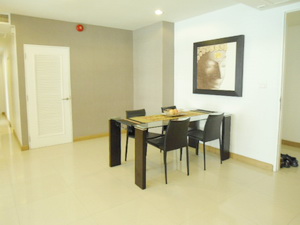 Expat moving! Nice modern condo for sale in Sukhumvit 39. Cute balcony with 3 bedrooms 137 sq.m. Resort style. Greenery & Peaceful.