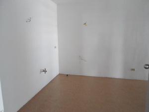 Spacious condo for sale in Bangkok Ekamai area. Family style and comfortable living. 260.27 sq.m. 3 bedrooms. Peaceful and convenient to shops and restuarants.