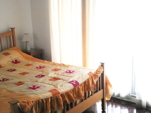 Cozy and comfortable living condo for sale in Sukhumvit Bangkok near Thonglor BTS. 88 sq.m. 2 bedrooms fully furnished. Bright & corner unit.
