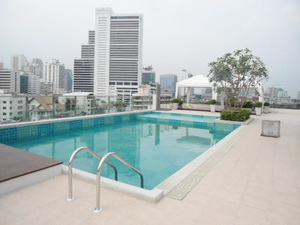 Brand new tastefully furnished 40 sq.m. in luxury low rise building near Emporium 1 bedroom. A few minutues walk to Emporium and Prompong BTS. Ready to move in.