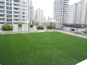 Brand new tastefully furnished 40 sq.m. in luxury low rise building near Emporium 1 bedroom. A few minutues walk to Emporium and Prompong BTS. Ready to move in.