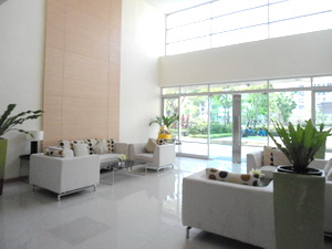 Condo for sale in Sukhumvit 101/1. Fully furnished 1 bedroom. Nice project with full facilites from TCCC developer. Easy access to BTS also Shuttle service to BTS is available.