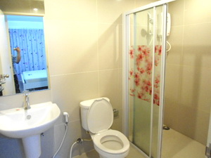 Condo for sale in Sukhumvit 101/1. Fully furnished 1 bedroom. Nice project with full facilites from TCCC developer. Easy access to BTS also Shuttle service to BTS is available.