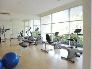Condo for sale in Sukhumvit 101/1. Fully furnished 1 bedroom. Nice project with full facilites from TCCC developer. Easy access to BTS also Shuttle service to BTS is available.
