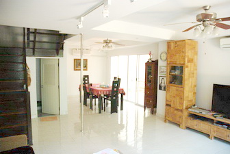 Townhouse for sale in Bangkok Sukhumvit 101/1. Easy access to BTS. Using area 200 sq.m. Land size approx 37.5 sq.m. 4 bedrooms.