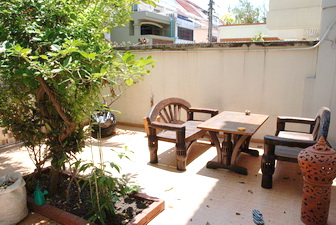 Townhouse for sale in Bangkok Sukhumvit 101/1. Easy access to BTS. Using area 200 sq.m. Land size approx 37.5 sq.m. 4 bedrooms.