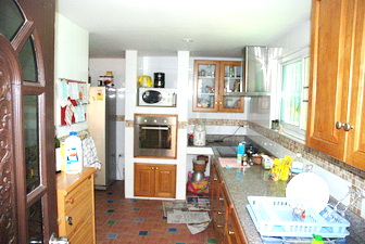 Townhouse for sale in Bangkok Sukhumvit 101/1. Easy access to BTS. Using area 200 sq.m. Land size approx 37.5 sq.m. 4 bedrooms.