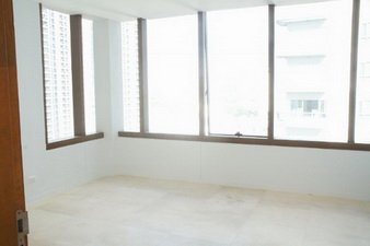 Duplex Newly furnished condo for sale in Bangkok Sukhumvit 24 The Emporio Place Loft style and ceiling height 6 metres. 3 bedrooms 2 baths