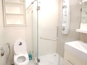 Condo for sale in Bangkok Sukhumvit 31.Tastefully furnished 2 bedrooms 89 sq.m. Comfortable living in Sukhumvit 31.