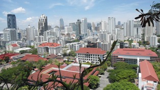 Spacious condo for sale in Bangkok Sukhumvit near Asok BTS. 177 sq.m. 3 bedrooms 2 bathrooms with built-in furniture. Easy to many place such as Terminal 21, BTS. Nice balcony with Panoramic city view!