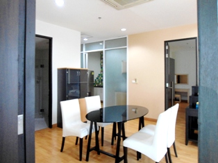 Condo for sale in Bangkok Sukhumvit. 114 sq.m. 3 bedrooms 3 bathrooms. Very good location. Close to main sukhumvit, Asok BTS and Sukhumvit MRT.