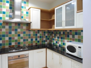 Condo for sale in Bangkok Sukhumvit. 114 sq.m. 3 bedrooms 3 bathrooms. Very good location. Close to main sukhumvit, Asok BTS and Sukhumvit MRT.