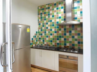 Condo for sale in Bangkok Sukhumvit. 114 sq.m. 3 bedrooms 3 bathrooms. Very good location. Close to main sukhumvit, Asok BTS and Sukhumvit MRT.