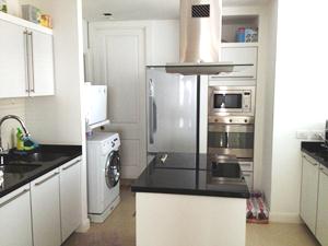 Condo for sale in Bangkok Ploenchit area. Athenee Residence 189 sq.m. 2 bedrroms (origonal 3 bedrooms) High floor. Upscale living area of Bangkok.