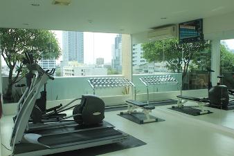 Condo for sale in Bangkok Sukhumvit 49. Size 77 sq.m. 2 bedrooms 2 bathrooms. Fully furnished. Nice neighborhood. Sale with tenants yield 7%