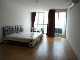 Brand New Studio 33.17 sq.m. for sale near Prakanong BTS. High floor, nice view!