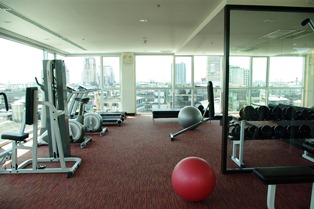 Brand New Studio 33.17 sq.m. for sale near Prakanong BTS. High floor, nice view!