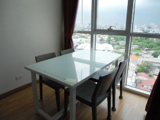 Brand New Studio 33.17 sq.m. for sale near Prakanong BTS. High floor, nice view!